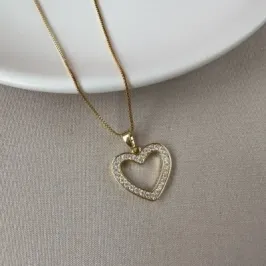 Gargantilha coração vazado cristal 