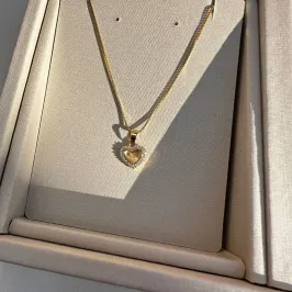 Gargantilha coração vazado zircônia