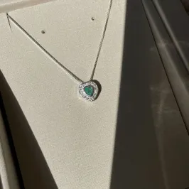 Gargantilha coração verde água