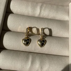 Brinco argolinha click coração