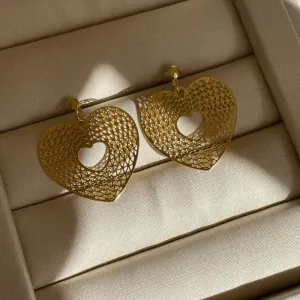 Brinco coração chapa vazado