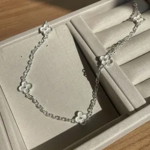 Gargantilha inspiração Van Cleef