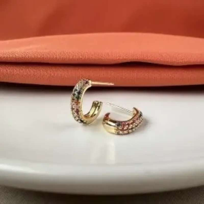 Brinco oval zircônia color 