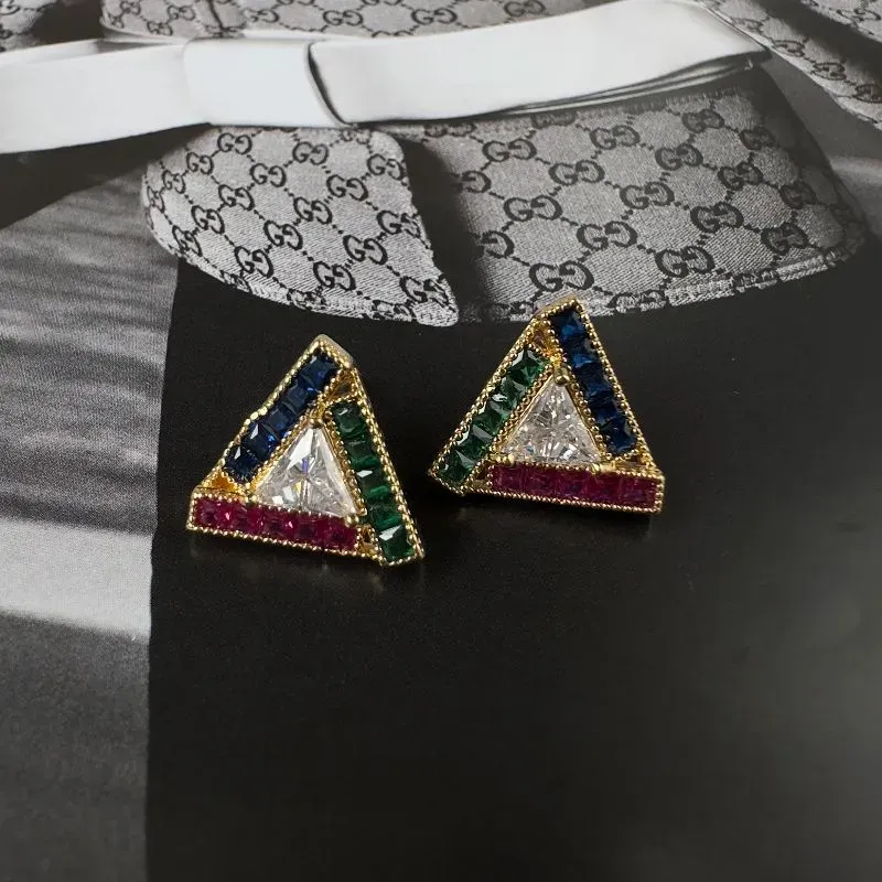 Brinco triangulo color zircônia