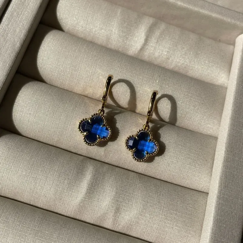 Brinco Van Cleef azul bic