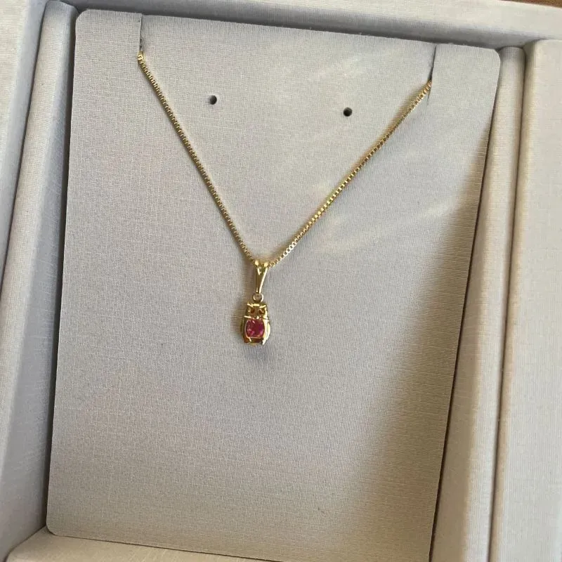 Gargantilha coruja rosa