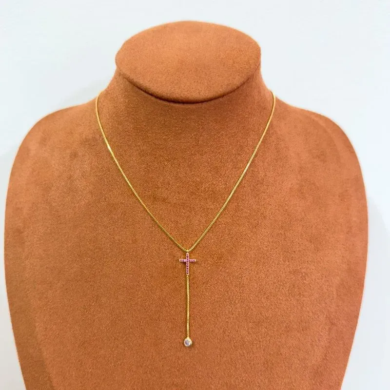 Gargantilha gravata crucifixo