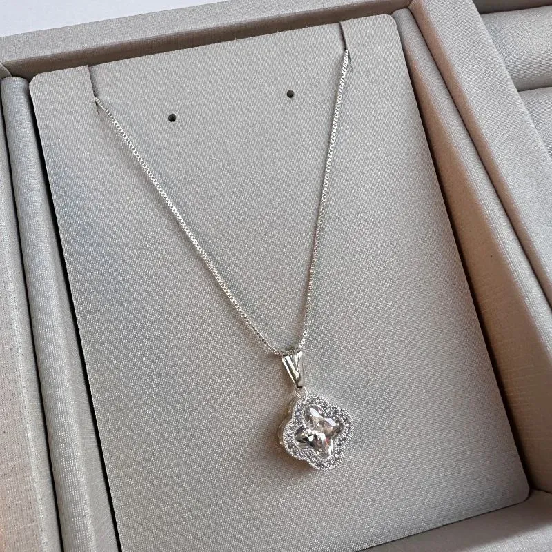 Gargantilha trevo Van Cleef