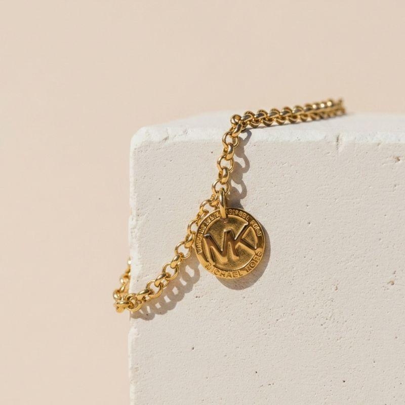 Pulseira Medalha Inspiração Michael Kors