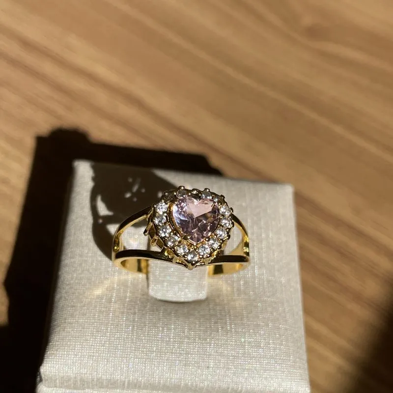 Anel coração rosa cravejado de zircônias