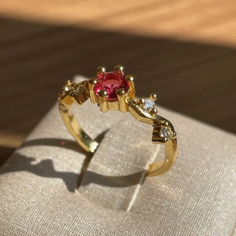 Anel trabalhado zircônia pink