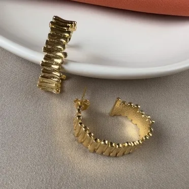 Brinco argola baguete 