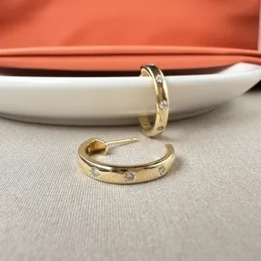 Brinco argola detalhe zircônia 