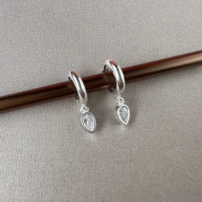 Brinco argolinha click gota Prata 925