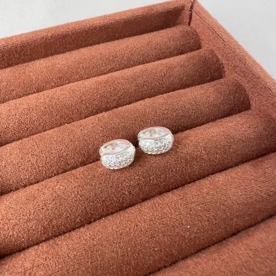 Brinco argolinha click zircônia Prata 925 P