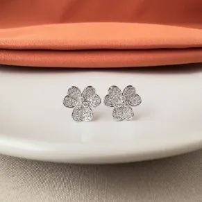 Brinco flor Ródio branco