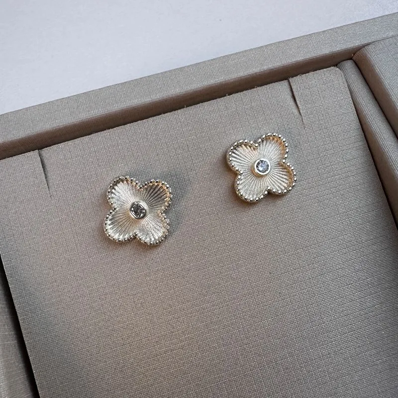 Brinco inspiração Van Cleef