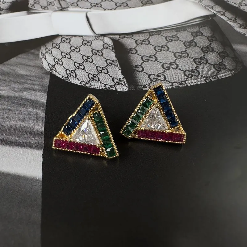 Brinco triangulo color zircônia