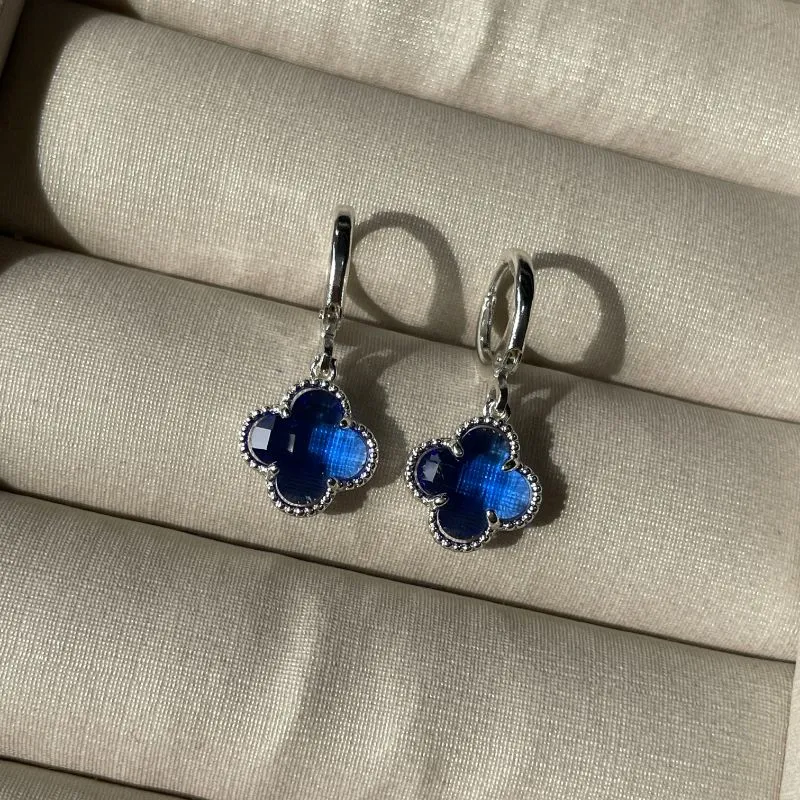 Brinco Van Cleef azul bic