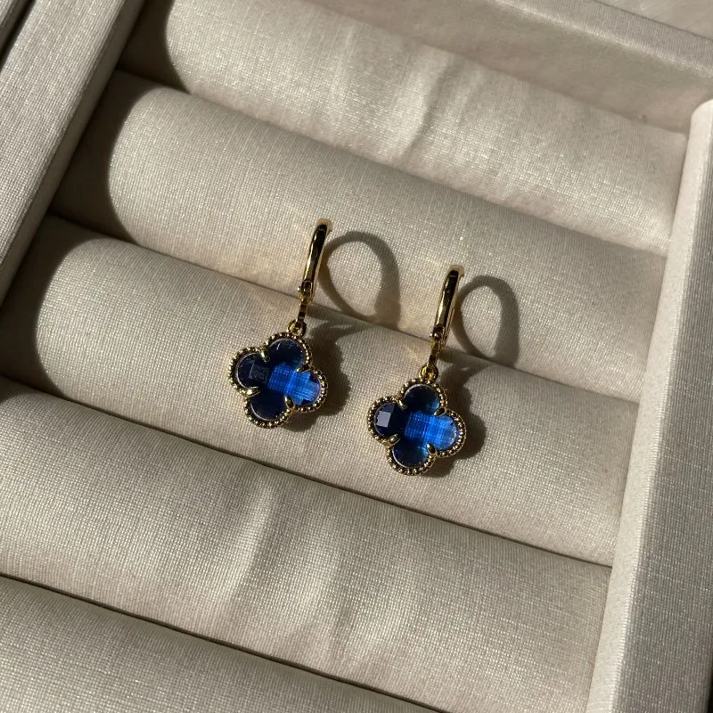 Brinco Van Cleef azul bic
