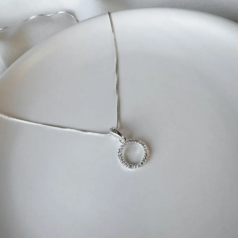 Gargantilha circulo mini zircônias - Prata 925