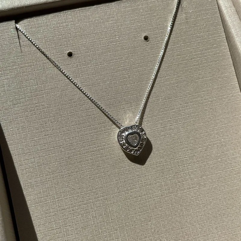 Gargantilha coração mini zircônias