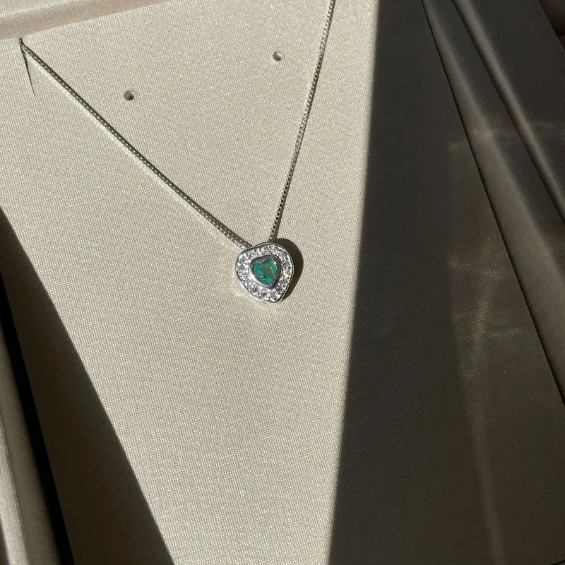 Gargantilha coração verde água