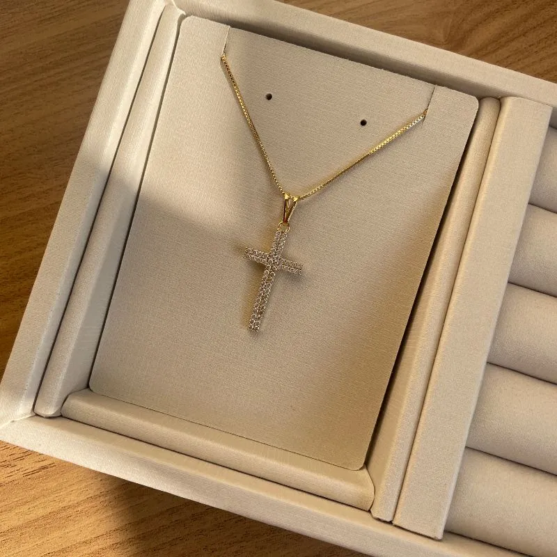 Gargantilha crucifixo zircônia