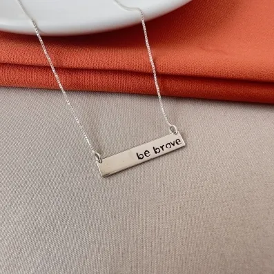 Gargantilha placa be brave Prata 925