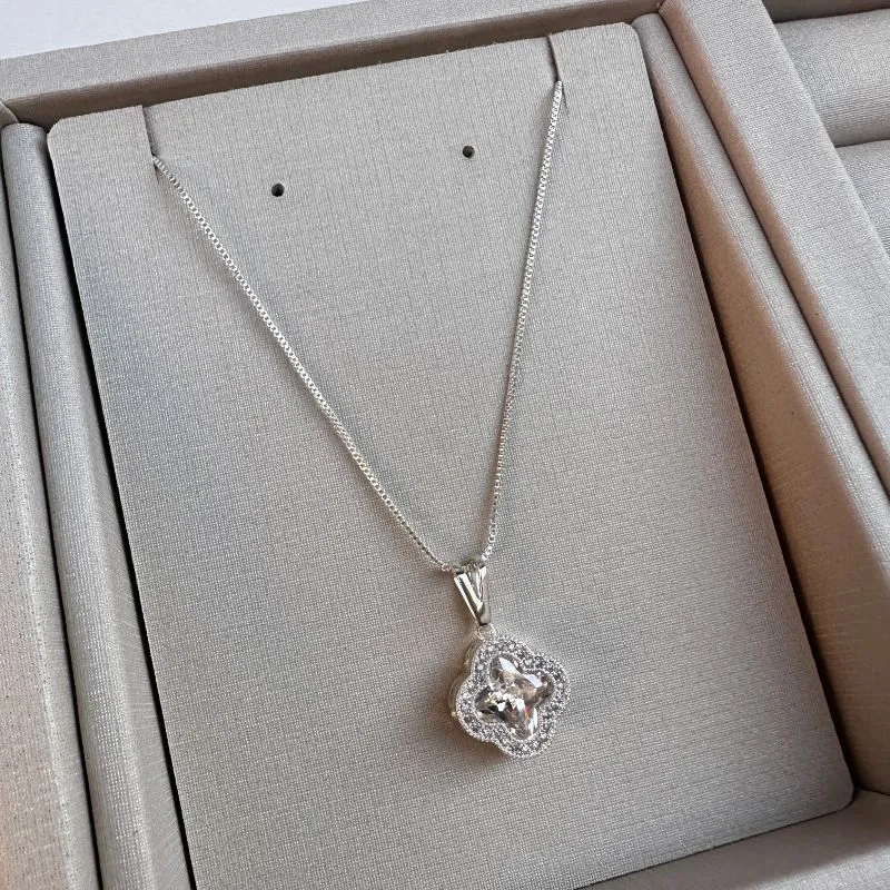 Gargantilha trevo Van Cleef