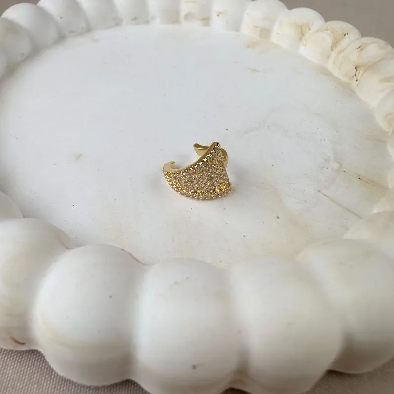 Piercing fake triangular cravejado